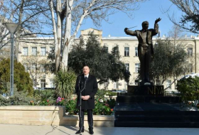 Le président à l’inauguration d’un monument à l’éminent chef d’orchestre Niyazi - PHOTOS 